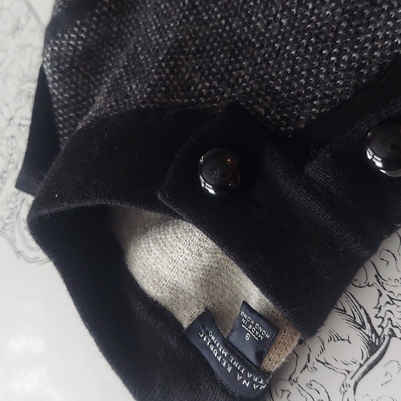 100% Merino Wool Banana Republic Cardigan - Picture 4 of 11